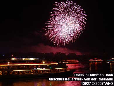 Bild Foto Rheinschifffahrt Rhein in Flammen Bonn, Abschluss-Feuerwerk von der Rheinaue, 13927 © 2007 WHO