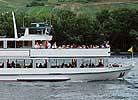 Rheinschiffahrt ab Oestrich-Winkel, R�desheim, Assmannshausen, Bacharach, Kaub, Oberwesel, St. Goarshausen und Bad Salzig, Schiffsfahrpl�ne, Foto, Fahrtverlauf, Speisen, Schiffkarten