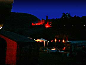 Burg Reichenstein bei Trechtingshausen beim Feuerwerk zu Rhein Feuerwerk, © 1999, Foto 13, WHO