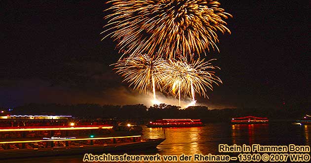 Rhein in Flammen Bonn, Abschlussfeuerwerk von der Rheinaue, 13940  2007 WHO