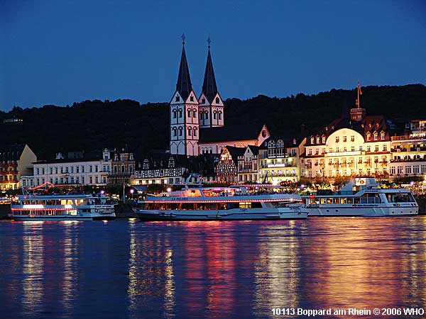 Rheinschifffahrt und Feuerwerk bei Boppard am Rhein