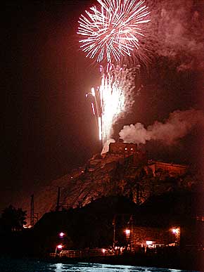 Rhein Feuerwerk, Festung Ehrenbreitstein bei Koblenz, 2000-12-08-68-ehrenbreitstein-200, © 2000 WHO