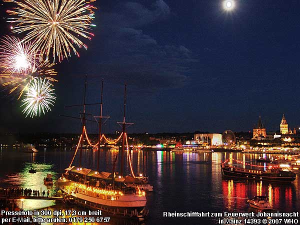 Rheinschifffahrt zum Feuerwerk Johannisnacht Mainz beim Mainzer Johannisfest