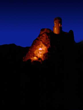 Burg Rheinstein gegenber von Assmannshausen beim Feuerwerk zu Rhein Feuerwerk,  1999, Foto 30, WHO