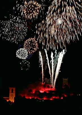 Burg Klopp in Bingen beim Feuerwerk zu Rhein Feuerwerk,  1999, Foto 32, WHO