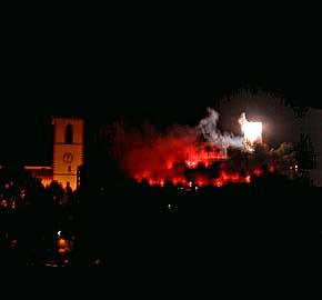 Burg Klopp in Bingen beim Feuerwerk zu Rhein Feuerwerk,  1999, Foto 40, WHO